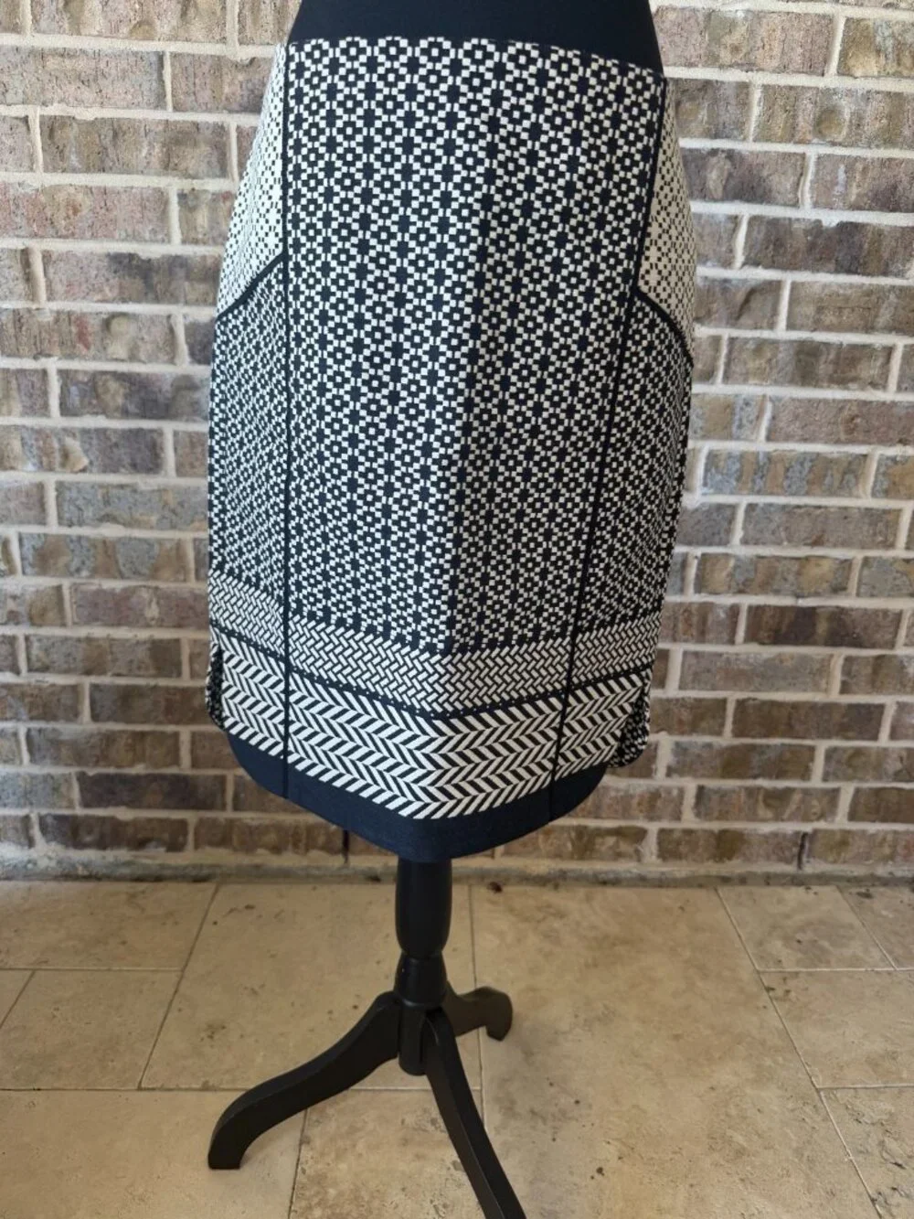 J. Crew geometric cream and black pencil skirt fitted classic jacquard size 8